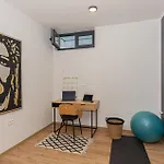 Cozy In With Wifi 斯里马
