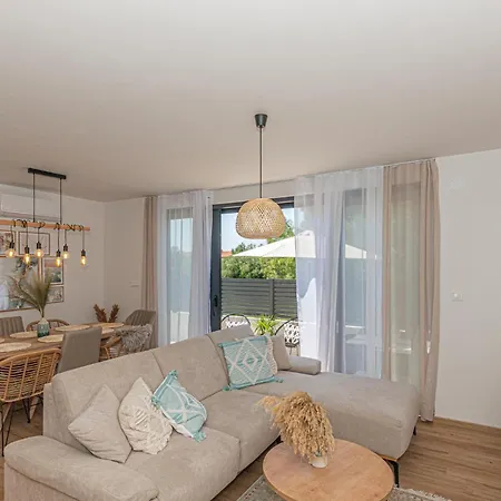 Holiday home Cozy In With Wifi Srima