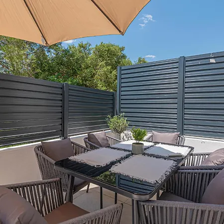 Gorgeous In With House Sea View Holiday home