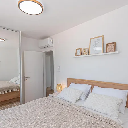 Gorgeous In With House Sea View Holiday home Srima